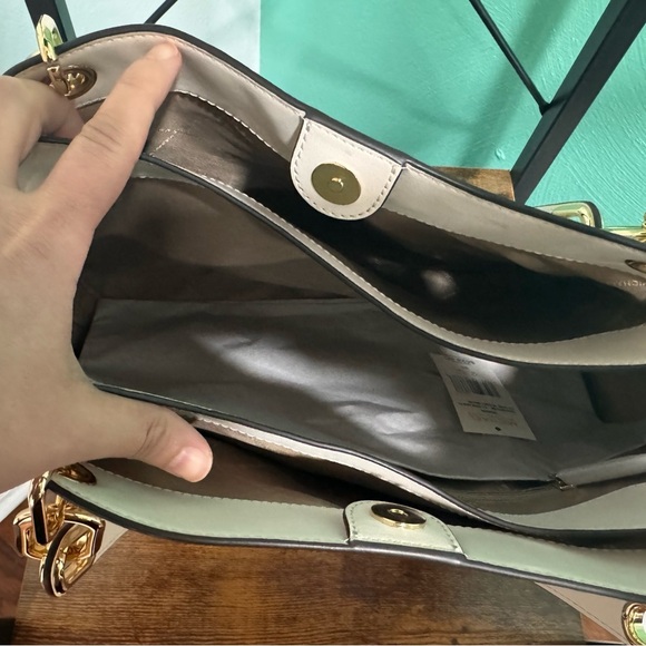 Michael Kors Trisha Large Shoulder Bag NWT - Picture 5 of 6